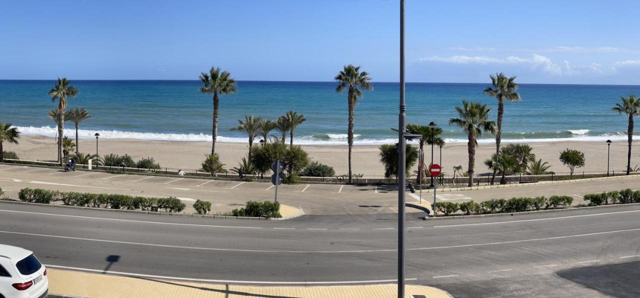 Precioso Apartamento Frente A La Playa Con Piscina 모야카 외부 사진