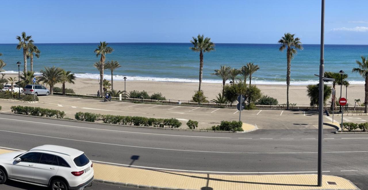 Precioso Apartamento Frente A La Playa Con Piscina 모야카 외부 사진